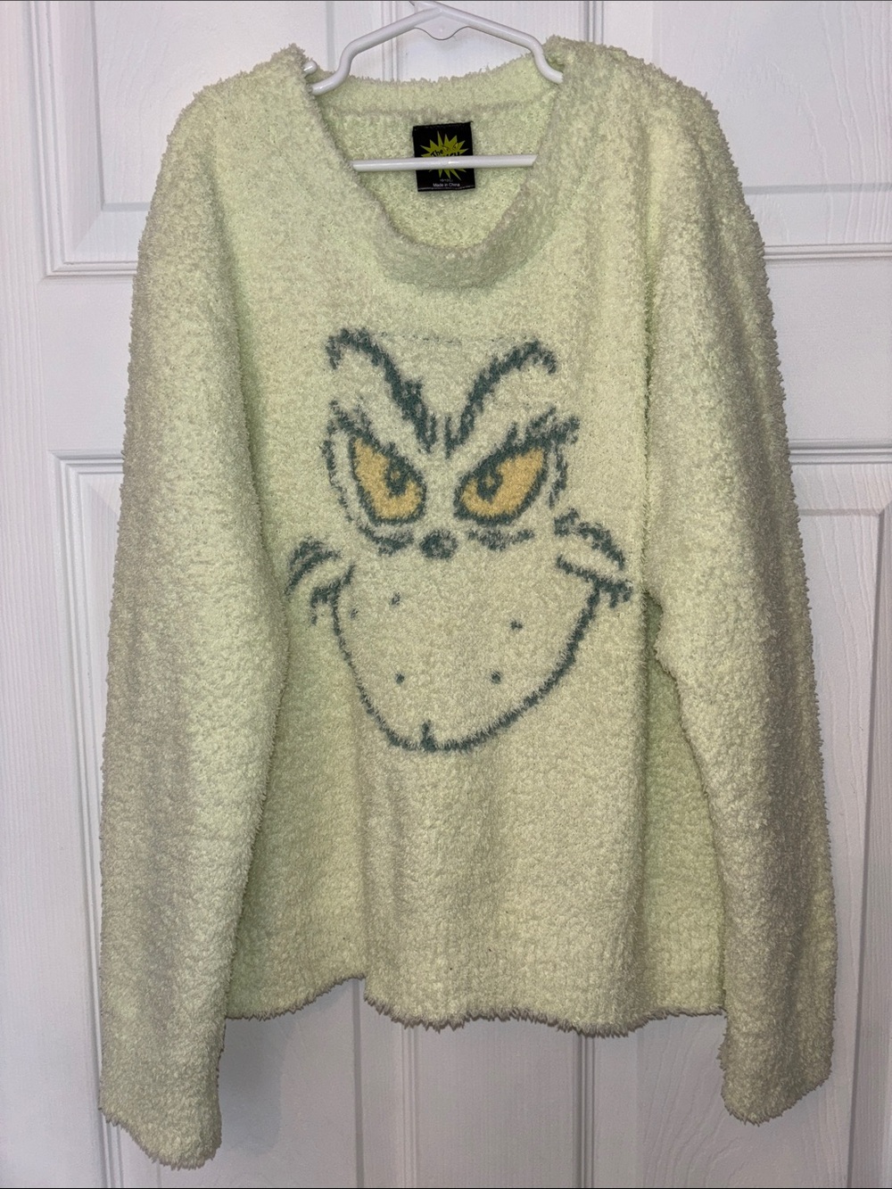 Girls Grinch fuzzy sweater size large
